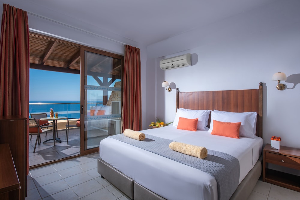 Family Room, 2 Bedrooms, Sea View - Photo 1