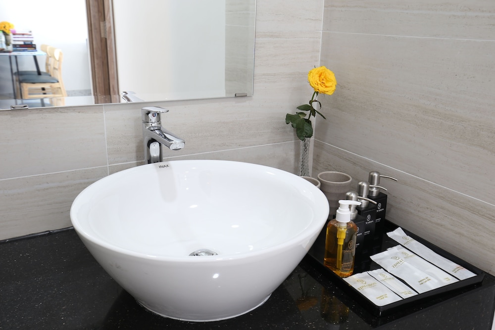 Double Room - Photo 11