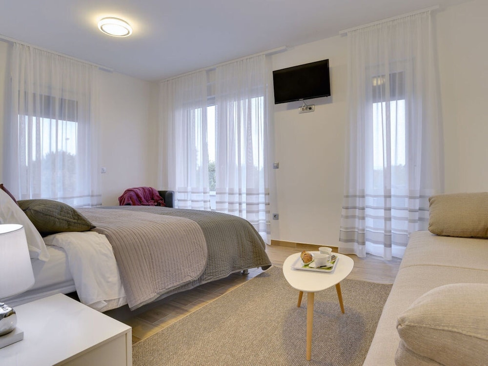 Villa photo 1