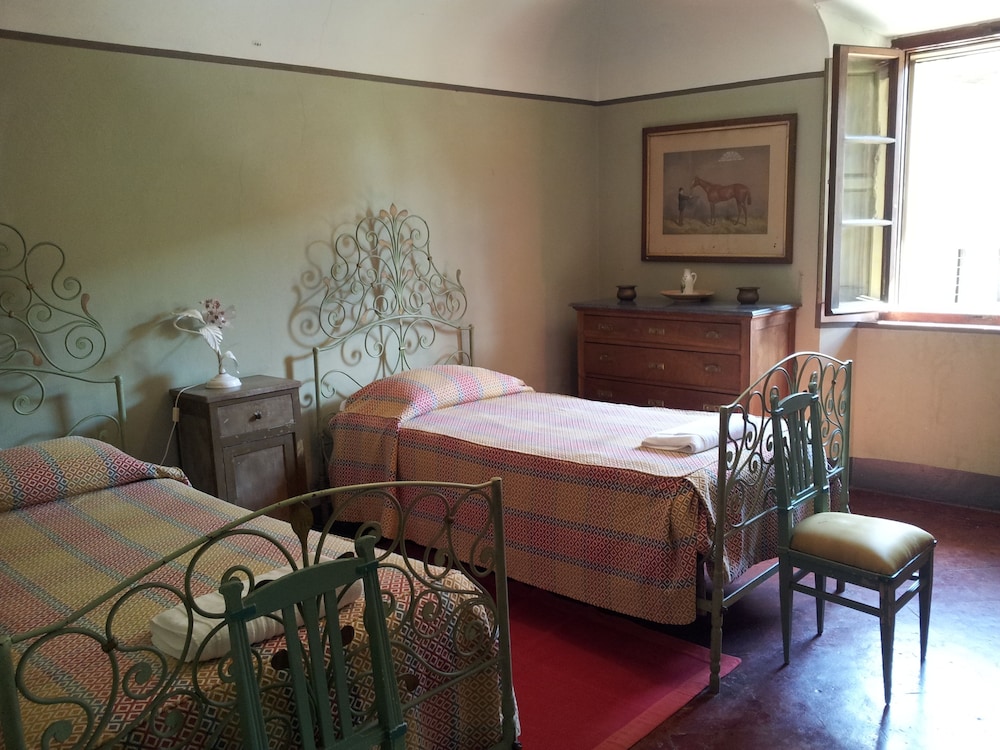 Traditional Twin Room, Shared Bathroom photo 1