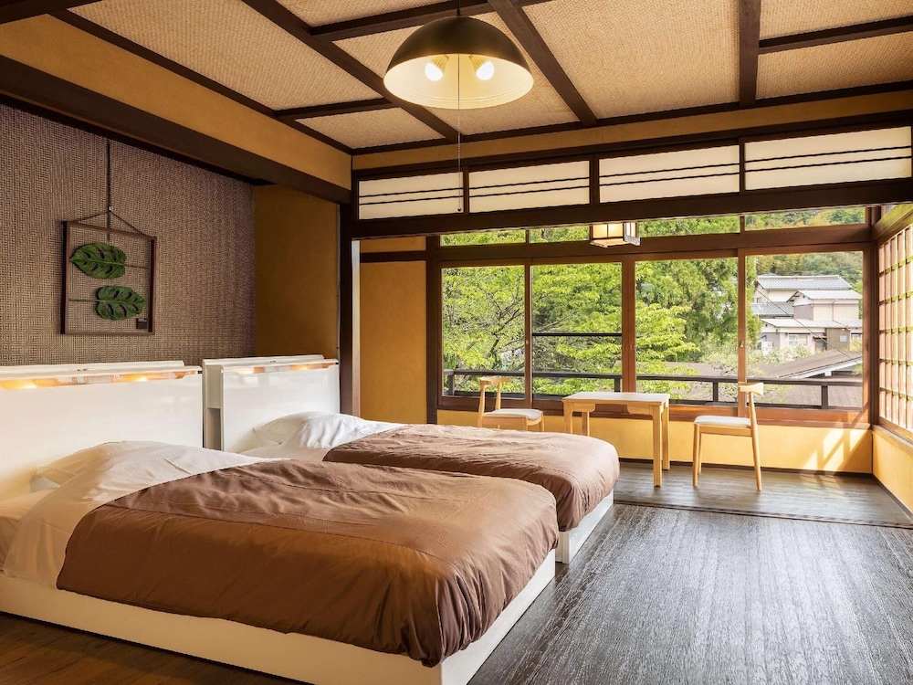 Superior Western Style Room with Bath (Garden View), Non-Smoking