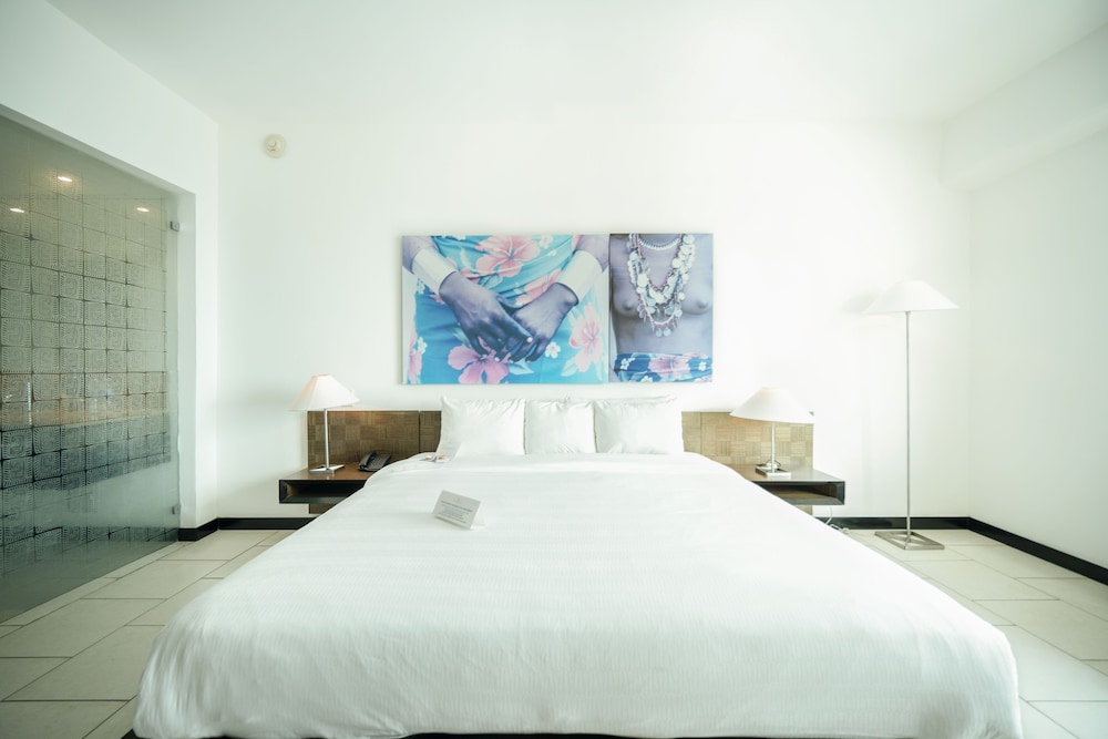 Deluxe Room, 1 King Bed, Sea View - Photo 5