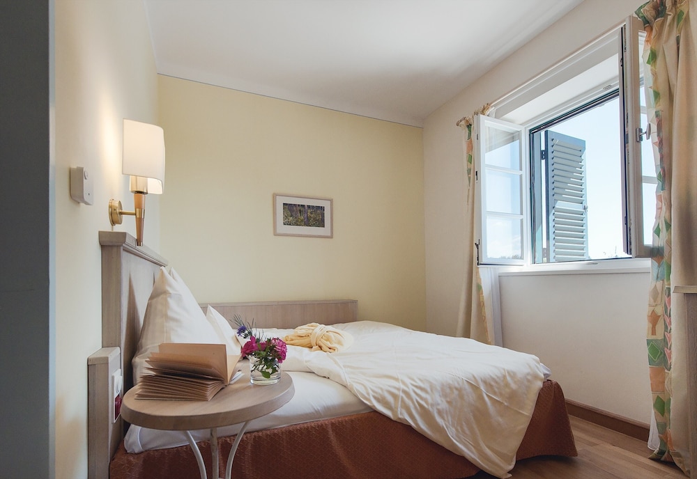 Small Double Room, Garden View photo 3