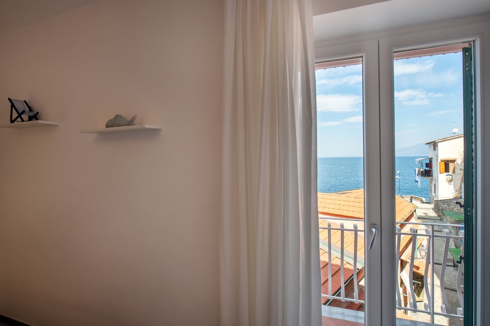 Deluxe Room, Balcony, Sea View - Photo 6
