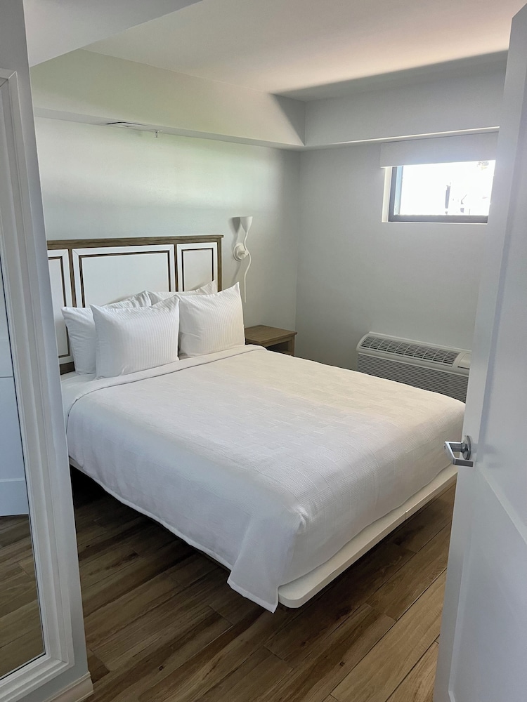 Suite, 2 Queen Beds, Accessible, Ground Floor (with Sofabed) - Photo 4