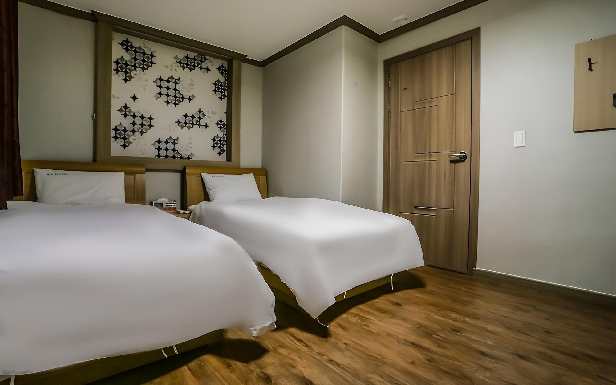 Room (Twin) - Photo 7