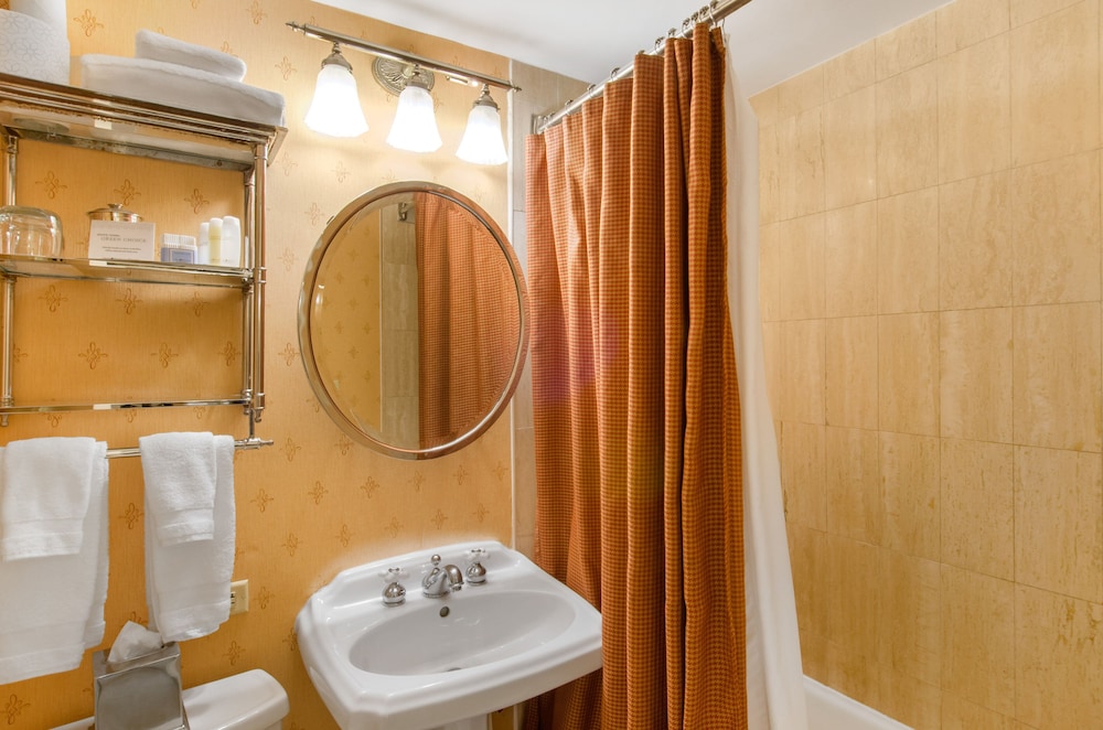 Deluxe Room, 2 Double Beds thumbnail 5