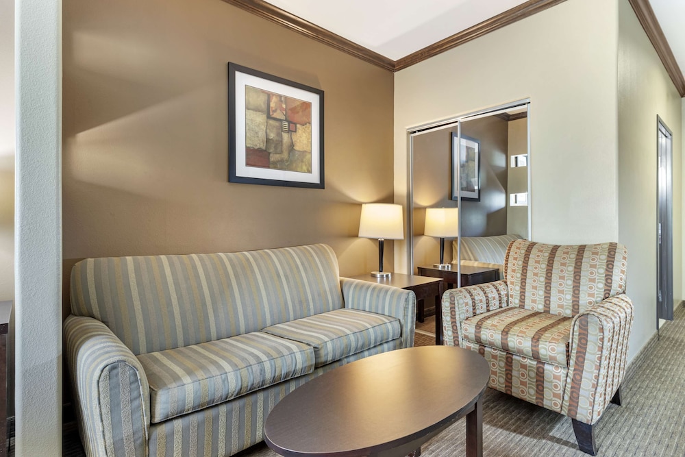 Suite, Multiple Beds, Non Smoking (with Sofabed) - Photo 3