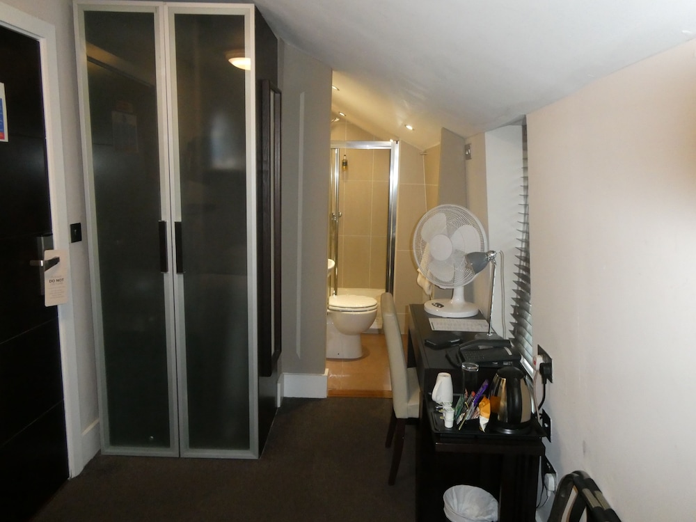 Basic Single Room photo 2