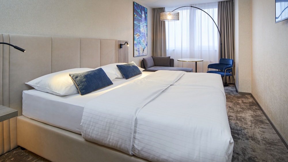 Executive Double Room, Pool Access - Photo 1