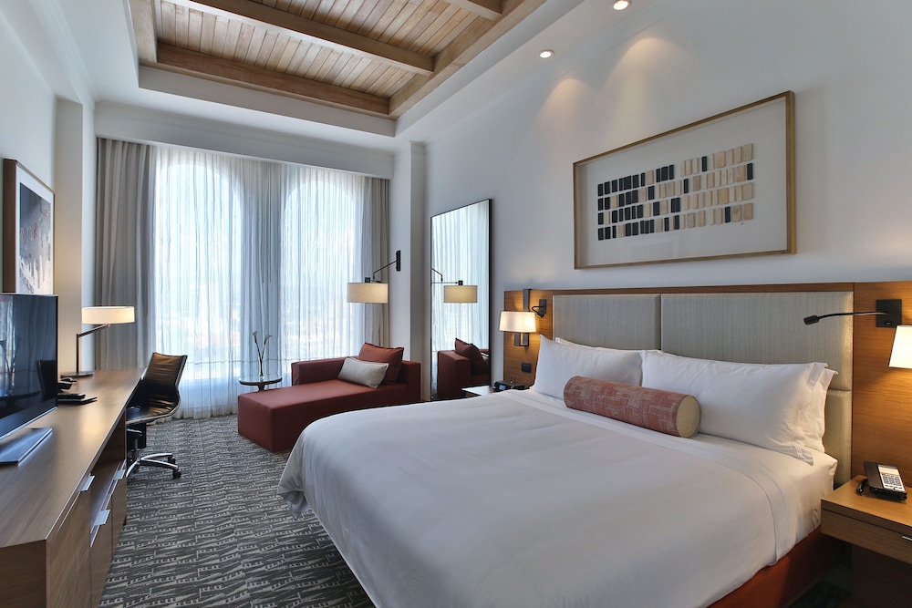 Classic Room, 1 King Bed, Club Lounge Access (Club Floor) - Photo 1