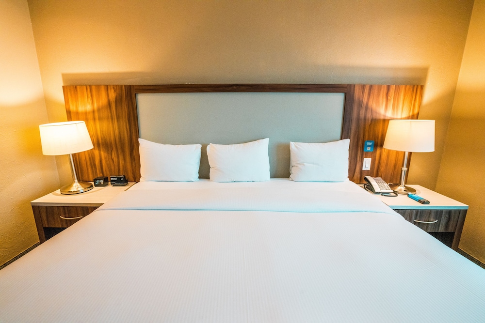 Standard Room, 1 Queen Bed - Photo 2