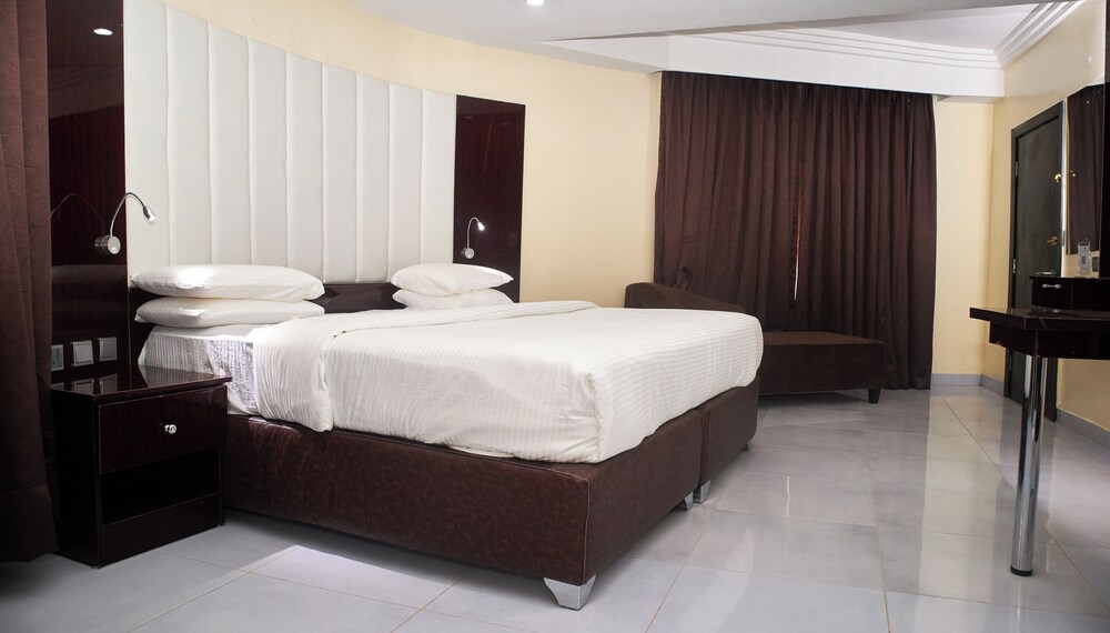 Presidential Triple Room, Balcony, Hill View