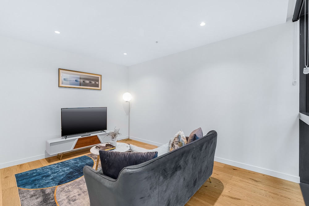 2 Bedroom 2 Bathroom Split Level Apartment - Photo 8
