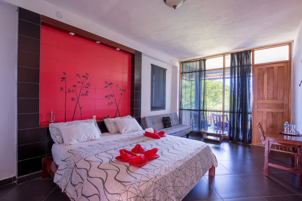 Design Double Room, 1 King Bed with Sofa bed, Non Smoking (Acacia) photo 1