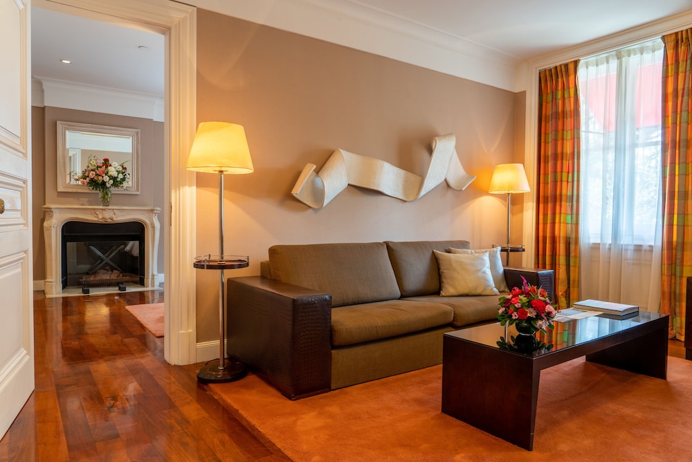 Executive Suite (Palace) thumbnail 6