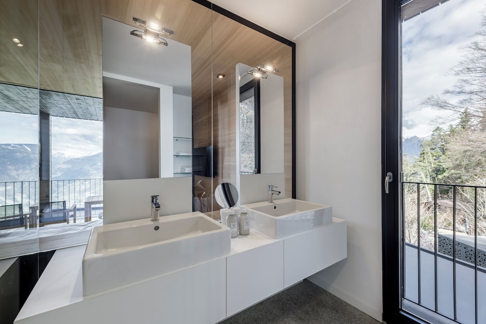 GUEST Suite #103 photo 3