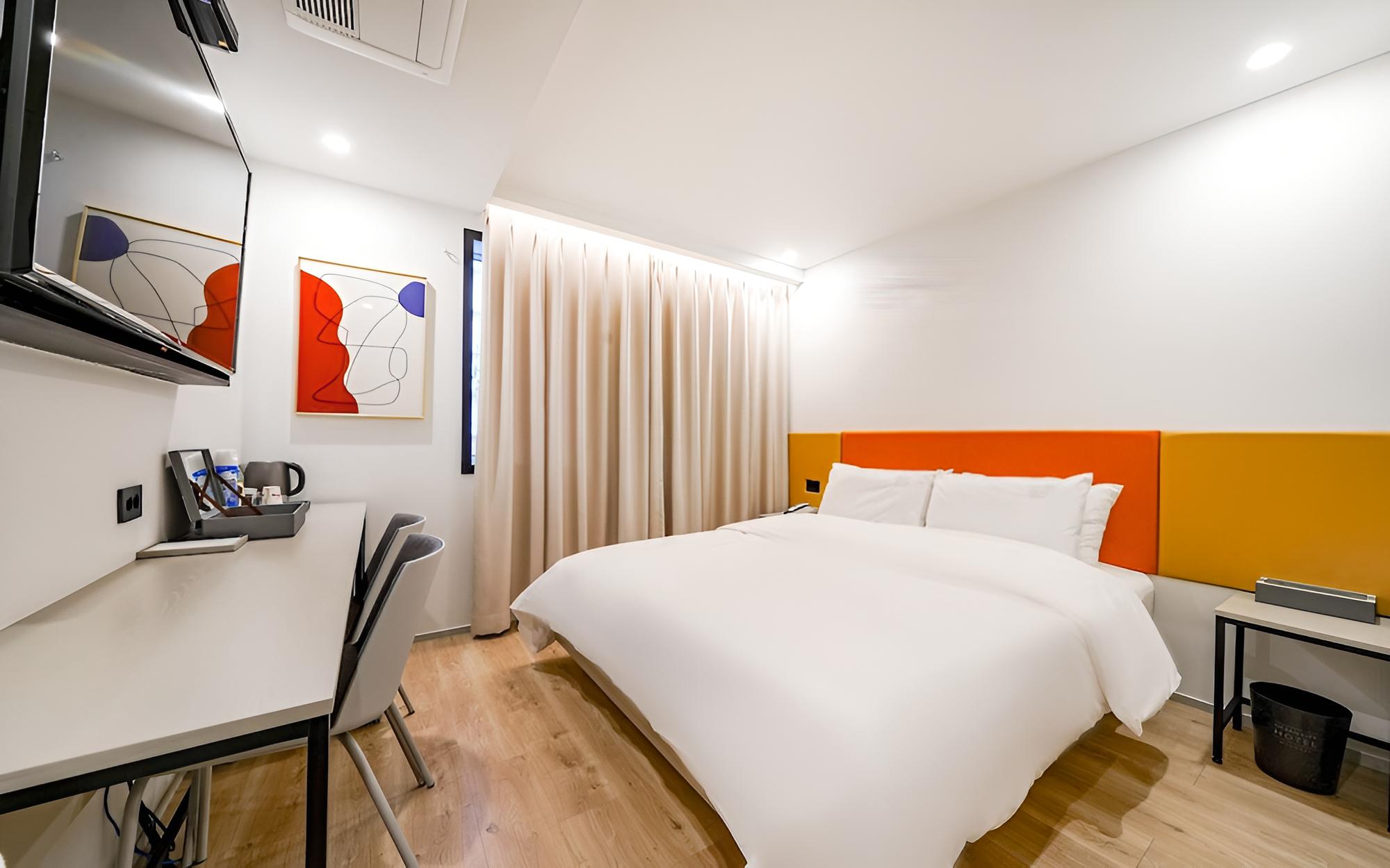 Room (Deluxe (Styler Bathtub OTT Breakfast)) - Photo 4