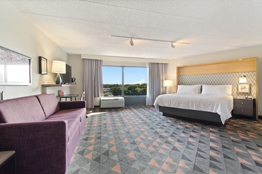 Suite, 1 Bedroom - Photo 2