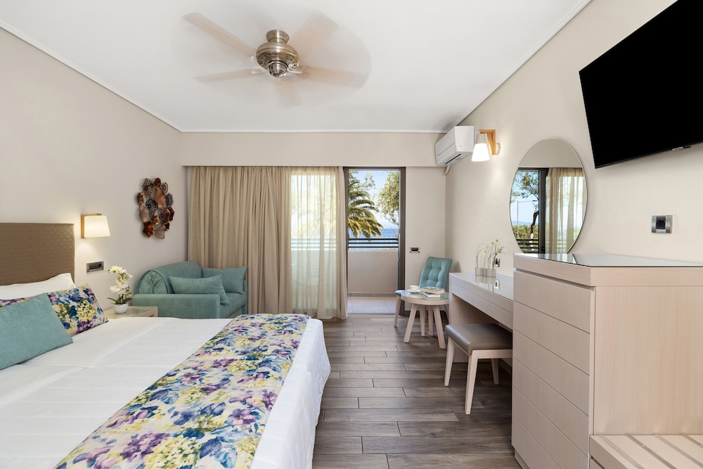 Comfort Front Bungalow( Double or Twin) - Photo 1