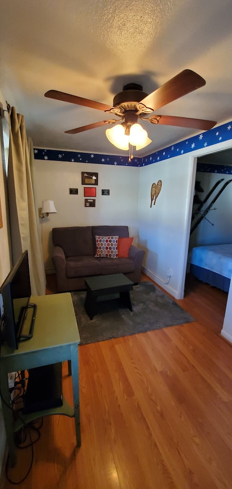 Standard Room With Queen Bed photo 2