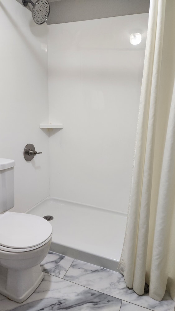Room, 1 King Bed, Non Smoking (Remodeled) - Photo 5