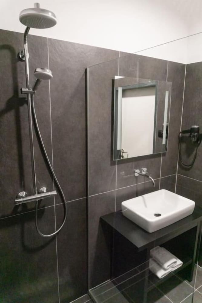 Basic Triple Room photo 2