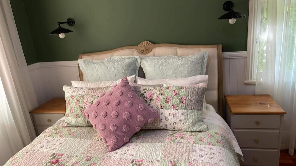 Deluxe House, 4 Bedrooms photo 1