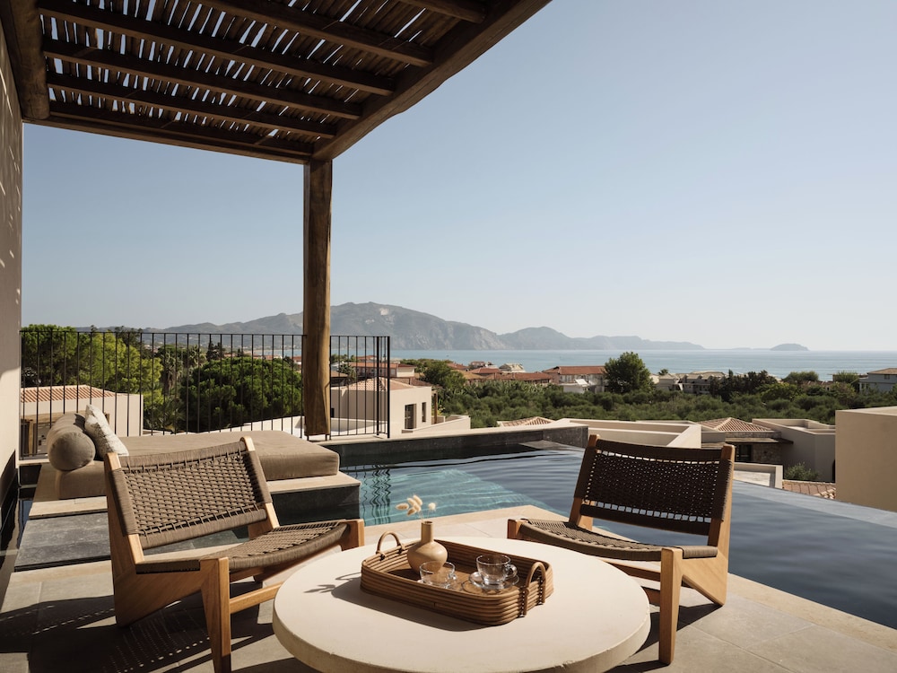 Executive Suite with Private Pool and Sea View - Photo 7