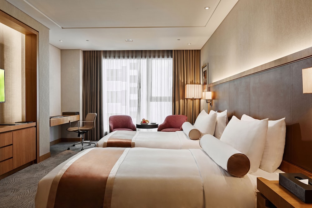 Club Twin Room No View with Club Benefits