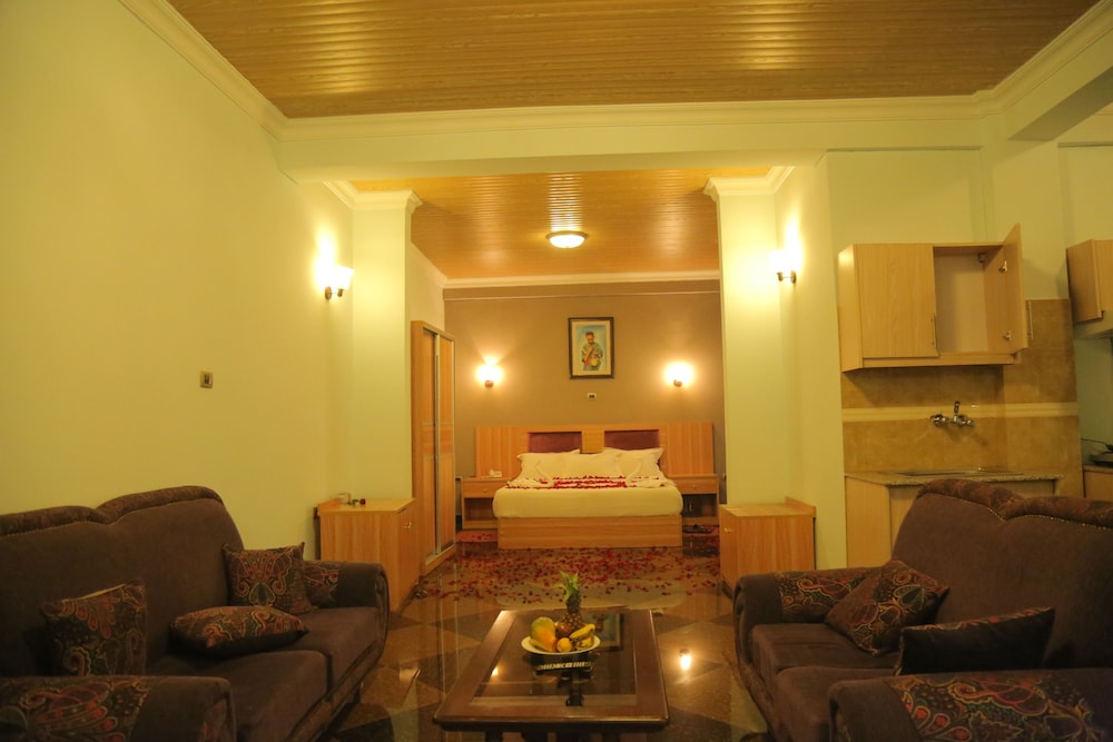 Classic Twin Room, 1 Bedroom, Non Smoking, Partial Lake View photo 3