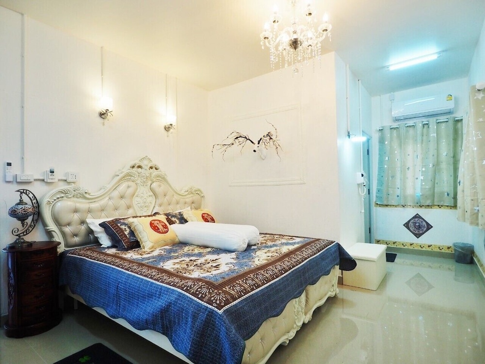 Deluxe Suite - Photo 1