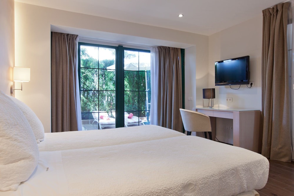 Standard Double or Twin Room - Photo 6
