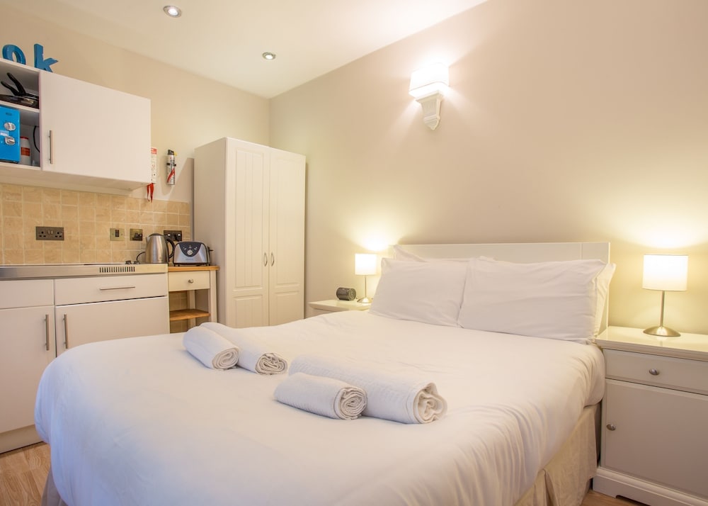 Apartment, Private Bathroom (Studio with Kitchenette) photo 2