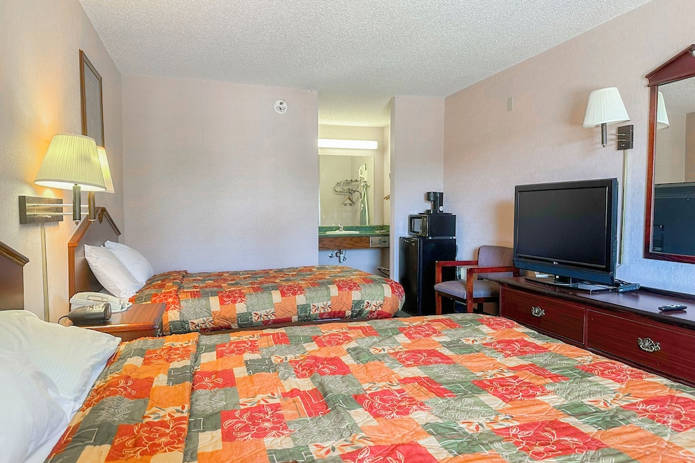 Suite, 2 Double Beds photo 3