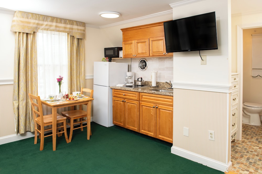 Traditional Apartment, 1 King Bed (No Pets) - Photo 3