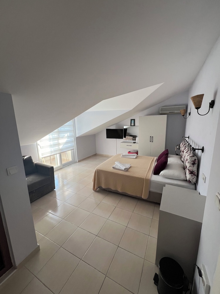 Superior Double Room, Balcony - Photo 16