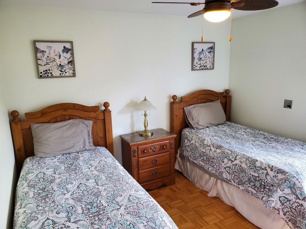 Family Room, Multiple Beds, Vineyard View photo 1
