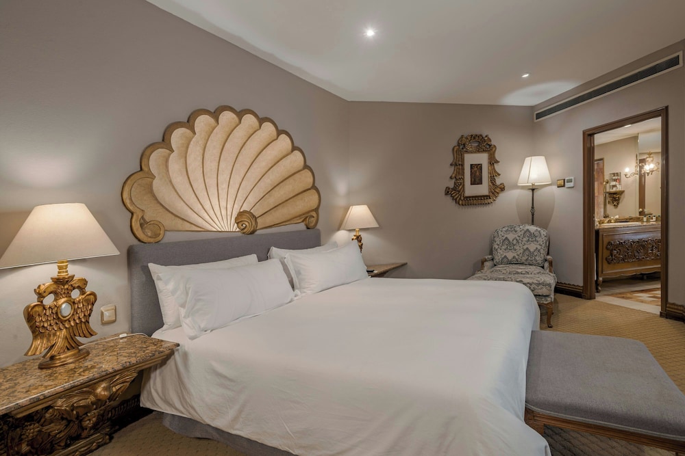Junior Suite, 1 Bedroom - Photo 1