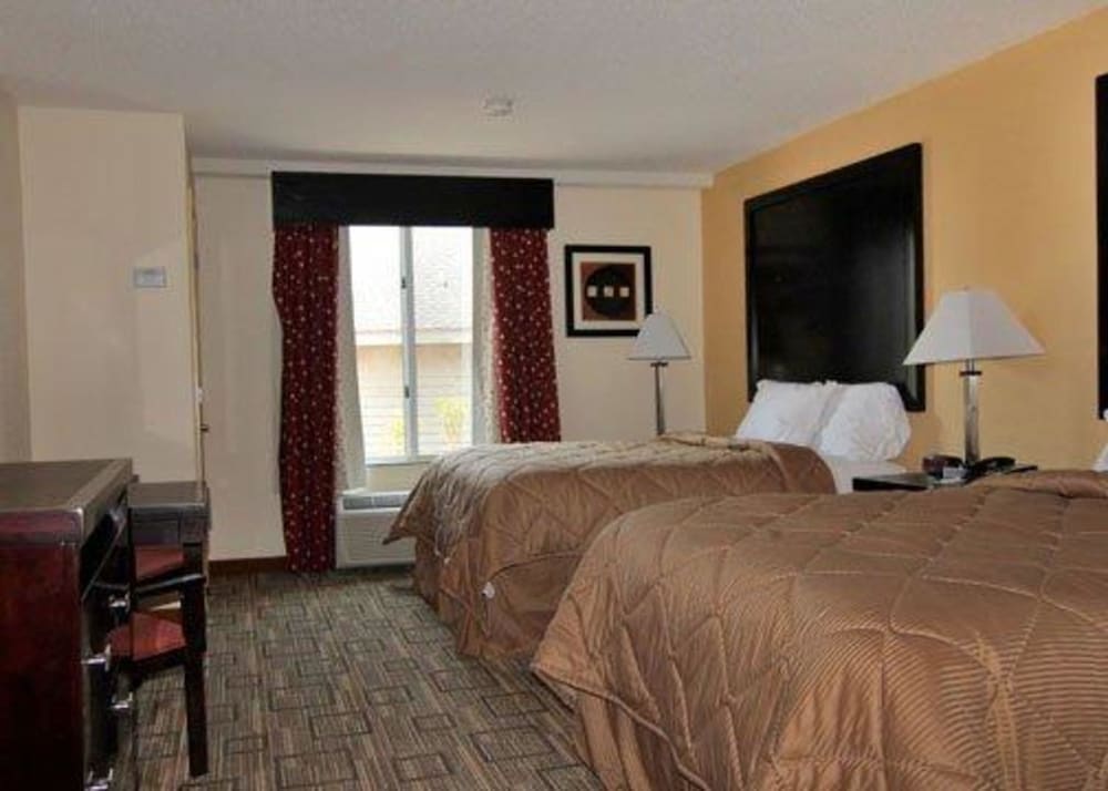 Standard Room, 2 Queen Beds, Non Smoking - Photo 3