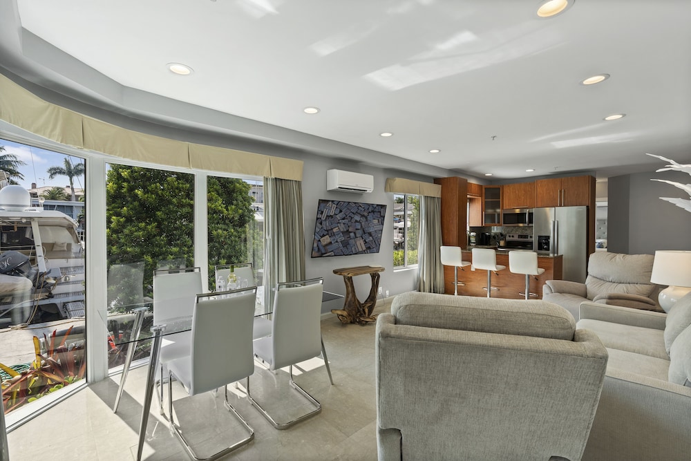 Premium Suite, 1 Bedroom, Patio, Bay View photo 3