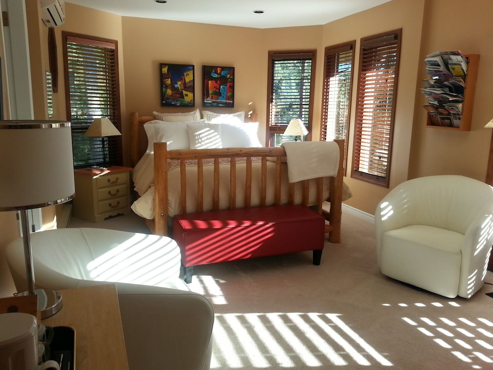 Classic Room, Balcony, Lake View photo 1
