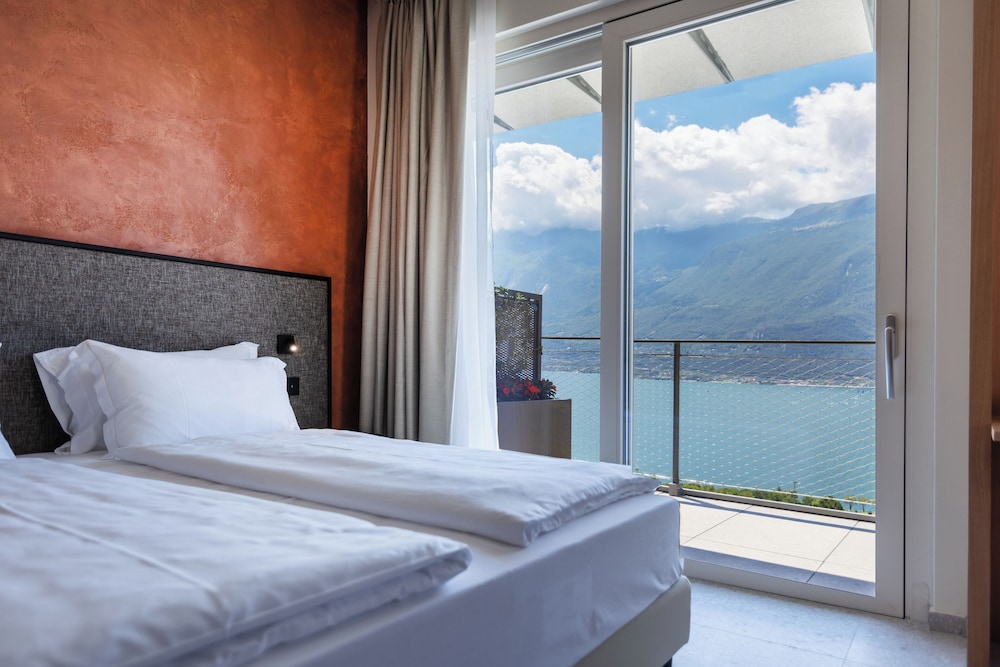 Junior Suite, Lake View (DREAM)
