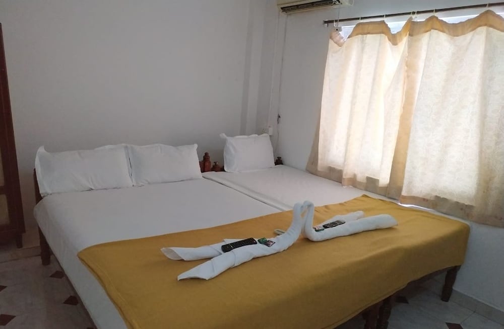 Family Room, 1 King Bed photo 1