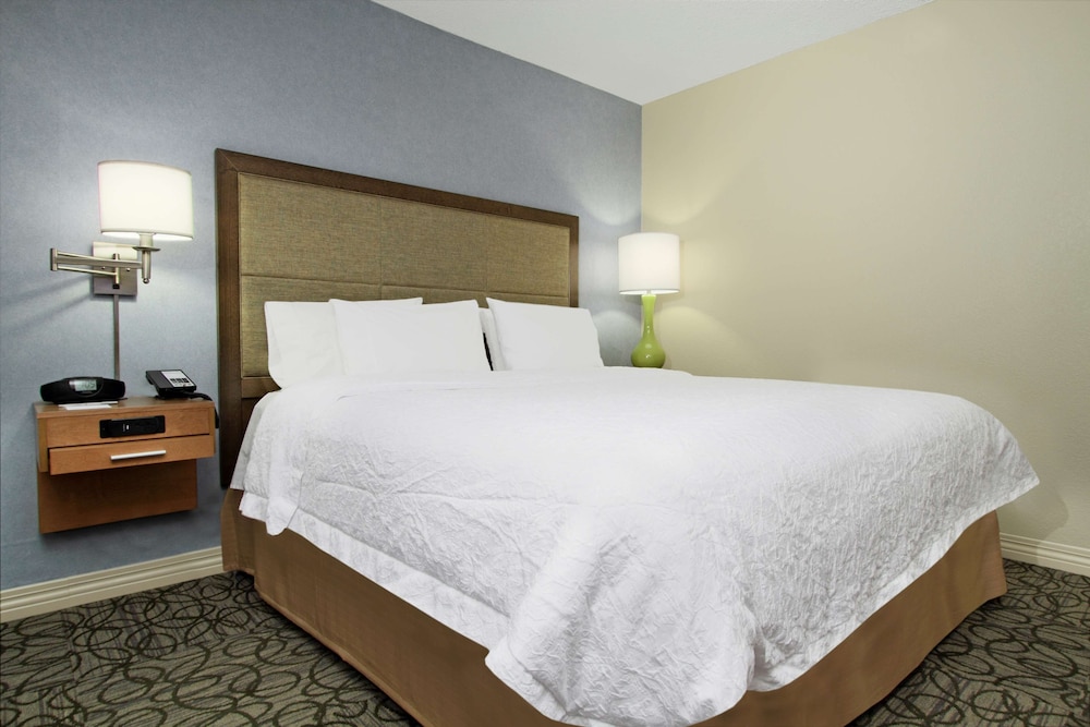 Room, 1 King Bed, Non Smoking - Photo 3
