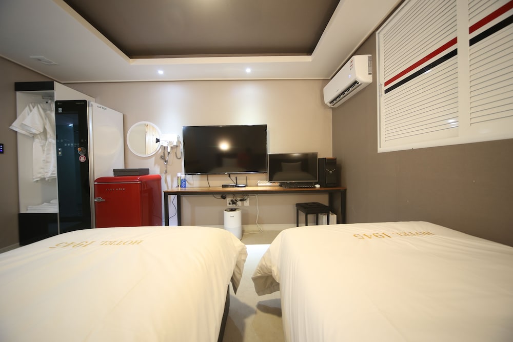 Standard Twin Room photo 2