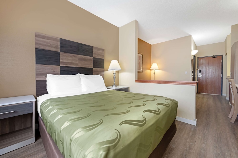Suite, 1 Queen Bed, Non Smoking - Photo 1
