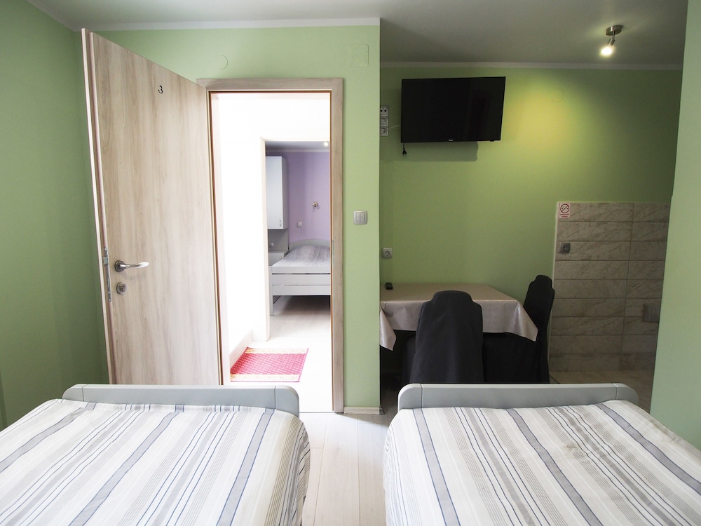 Room (3) photo 3