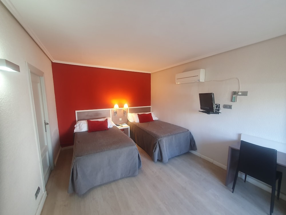 Basic Twin Room, Garden View - Photo 1