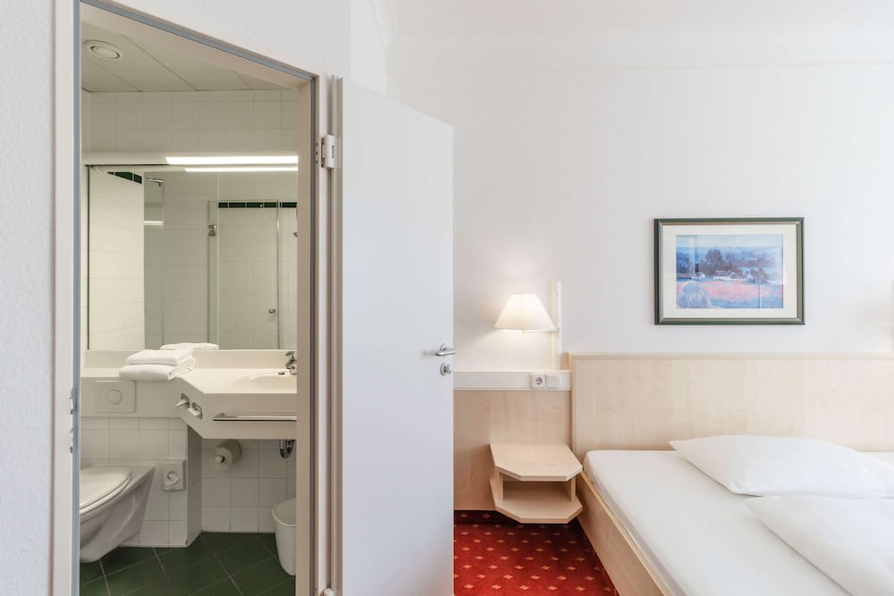 Standard Room, 1 Queen Bed